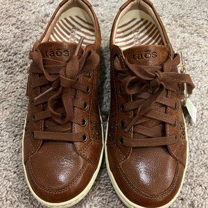 Taos Freedom Leather Sneakers Brown Size 6.5 Lace Up Studded Accents
